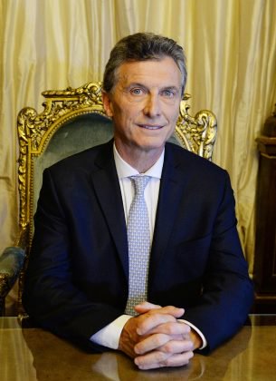 Presidente_Macri_en_el_Sillon_de_Rivadavia_cropped-305x420.jpg