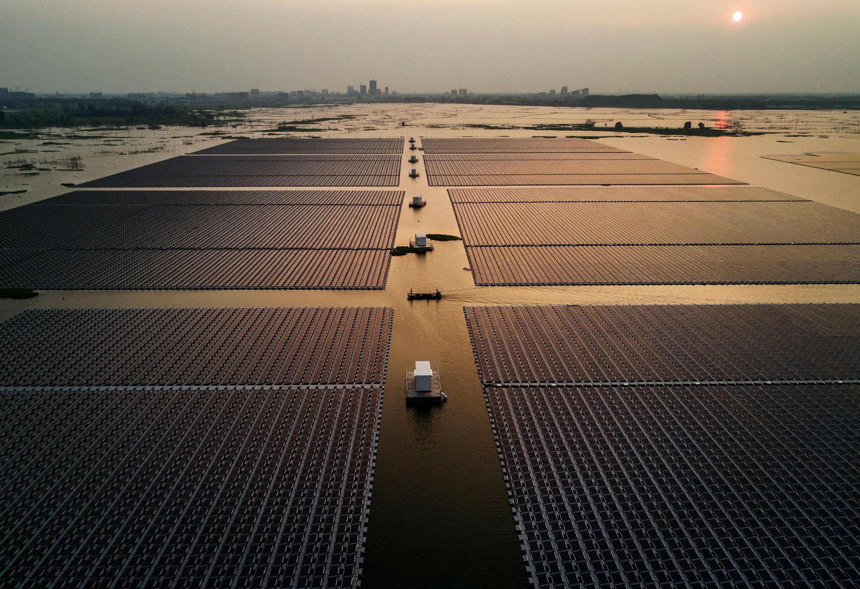 kevin-frayer-china-floating-solar-field-1.jpg