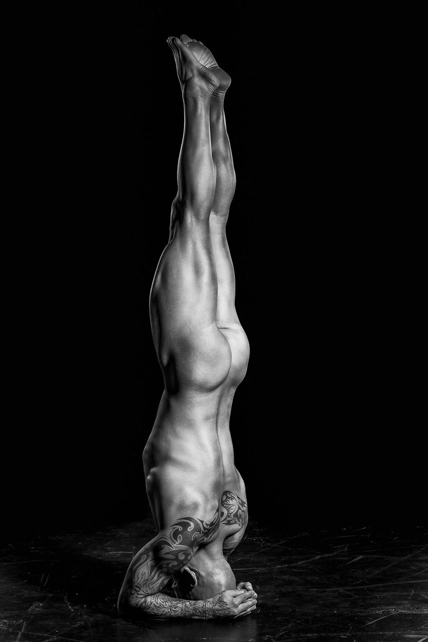 strength_flexibility_power_of_human_body_portraits_mark_ruddick_11.jpg