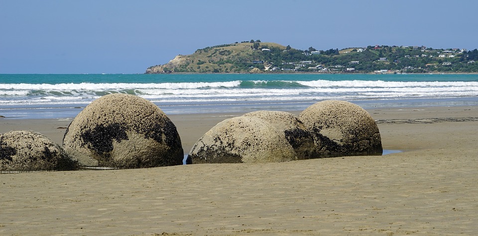 moeraki-boulders-2140271_960_720.jpg