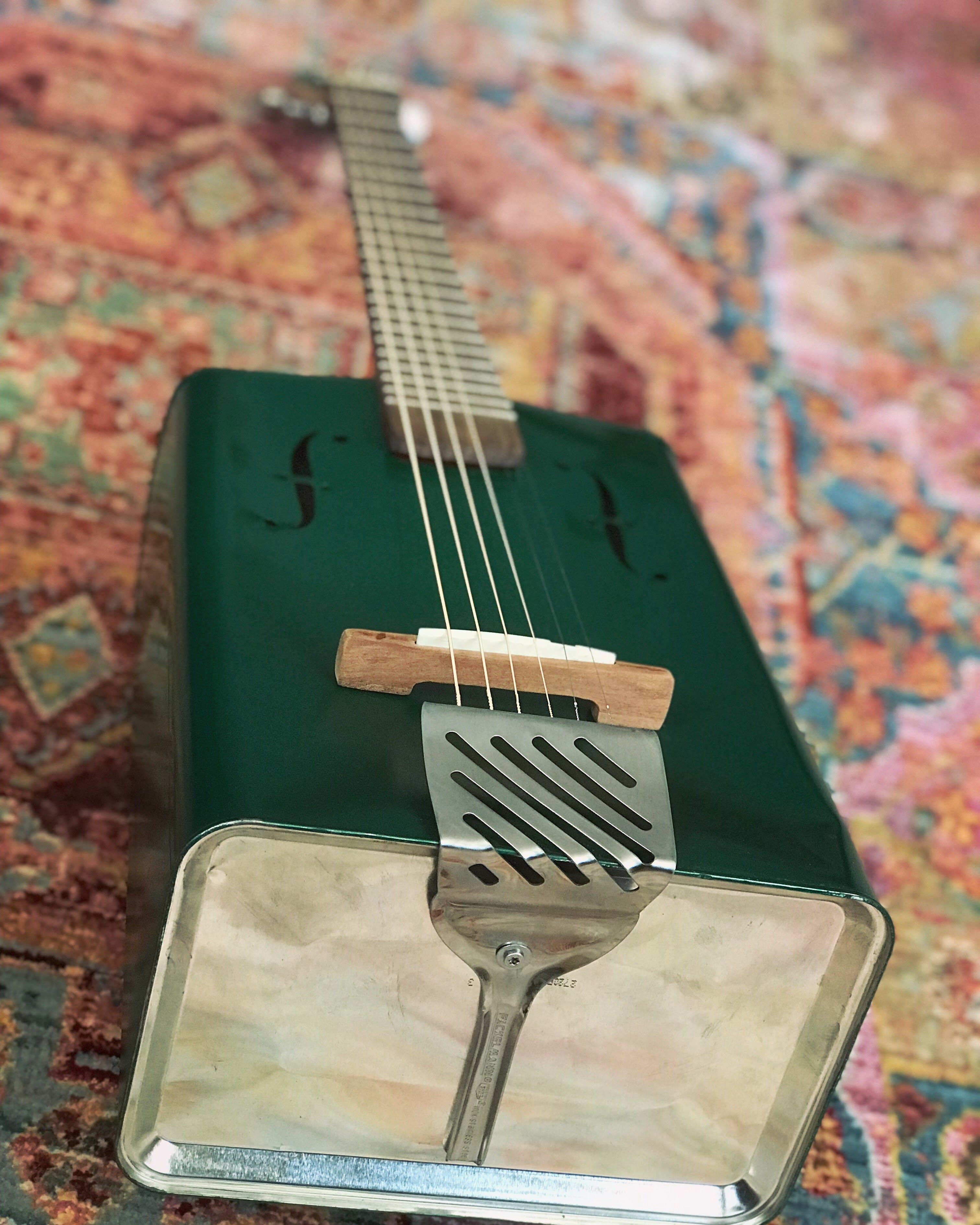 Oil Can Guitar 