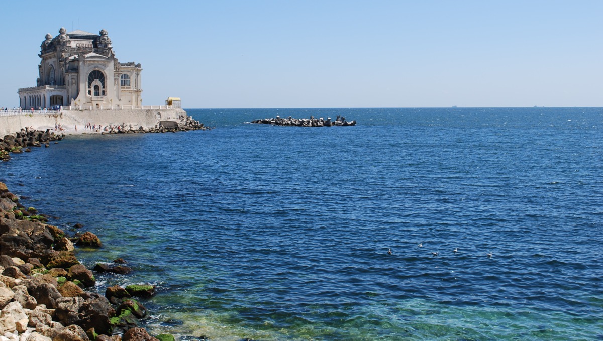 Черное море европа. Констанца Румыния пляжи. Черное море. Берег черного моря. Черно море.