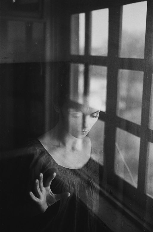 lookin-in-by-anastasia-laktina.jpg