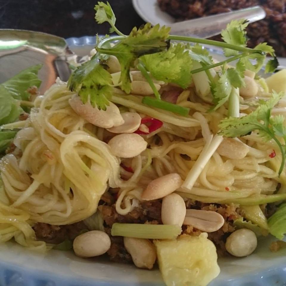 Green mango with crispy fry tilapia @ Bantay (1).jpg