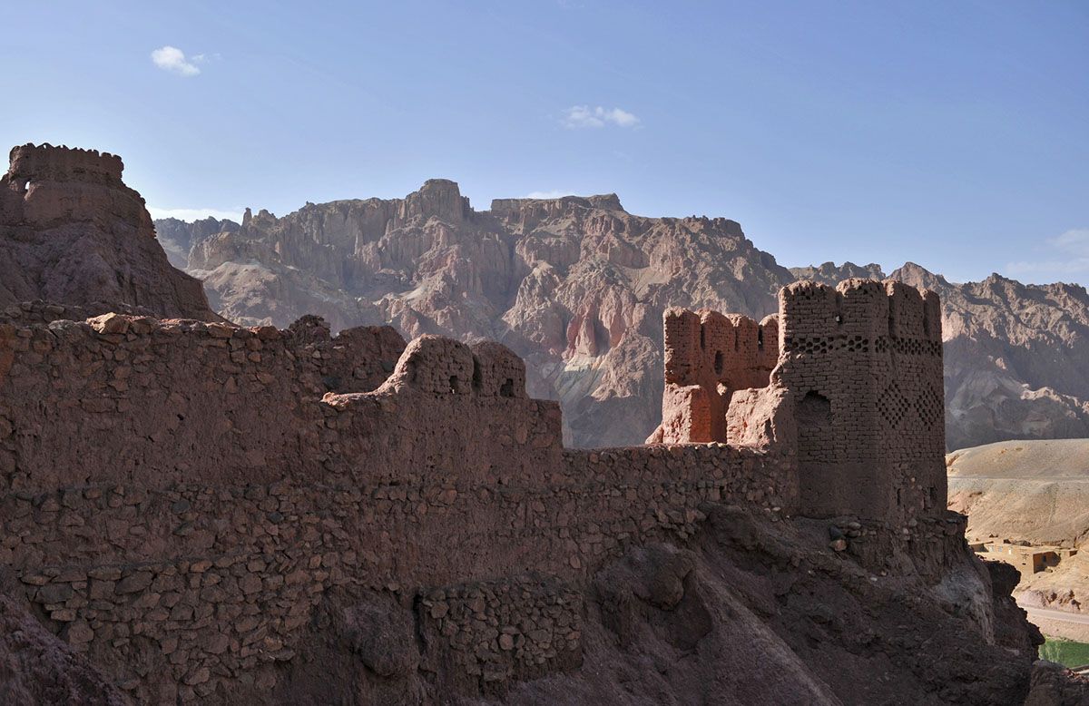 ruins of the Afghan city of Shahr-e Zuhak.jpg