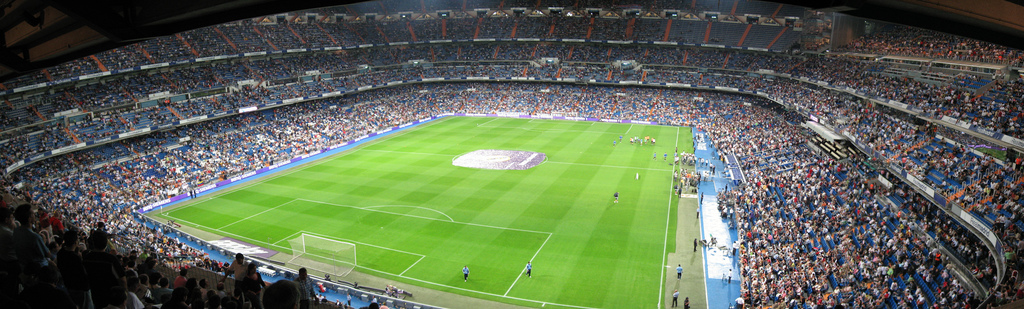 Estadio_Santiago_Bernabéu_01.jpg