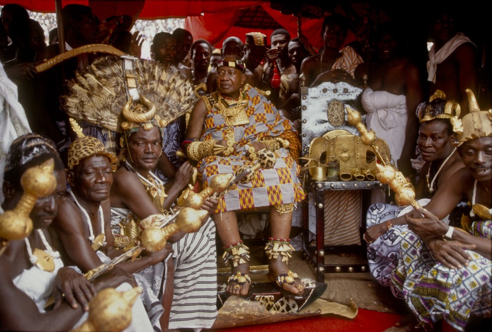 Otumfuo_Opoku_Ware_II_and_golden_stool.jpg