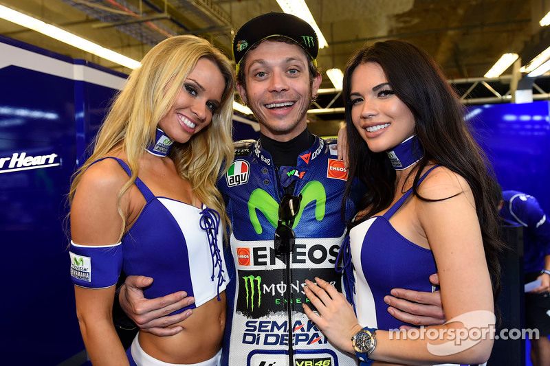 motogp-gp-of-the-americas-2015-grid-girls-and-valentino-rossi.jpg