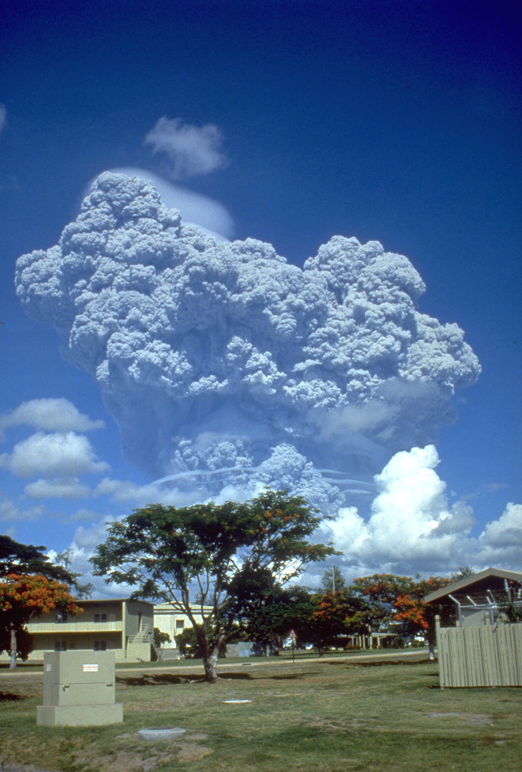 Pinatubo_Ausbruch_1991.jpg