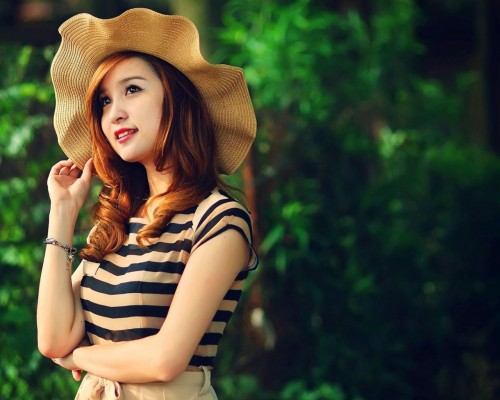 girl-with-hat-wallpaper-3.md.jpg