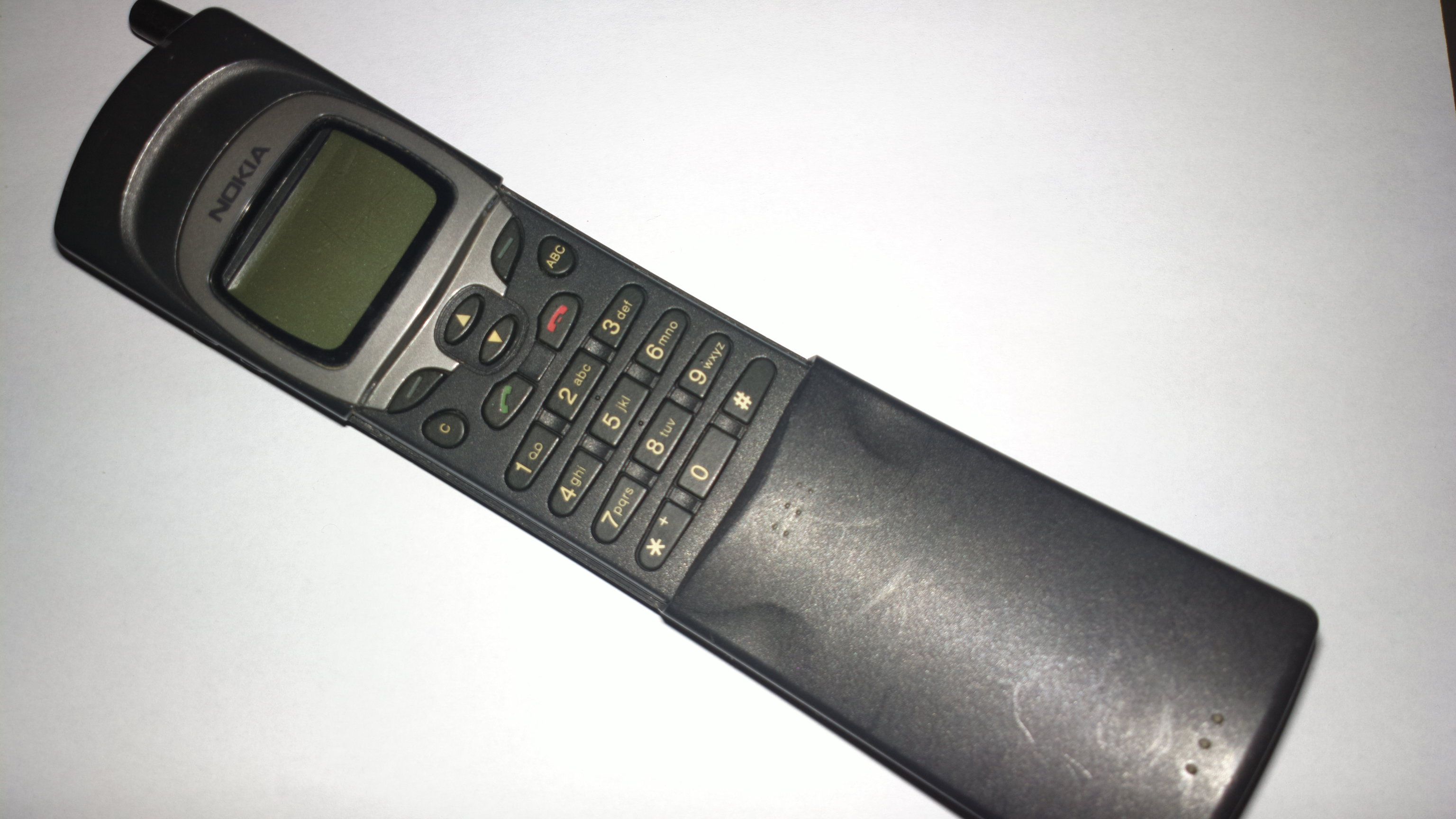 Телефон из матрицы. Nokia 8110 Matrix. Nokia 8110 Нео. Nokia 8110 матрица. Nokia 8110 1999.