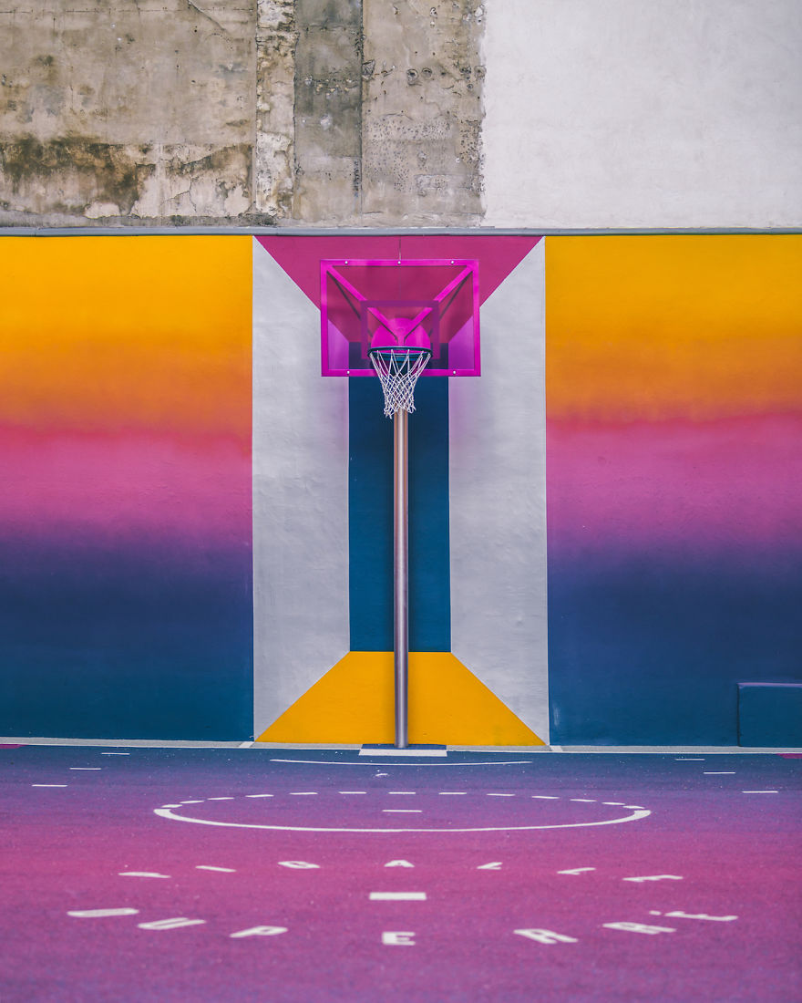 neon-color-basketball-court-pigalle-ill-studio-paris-14-59539e7395556__880.jpg