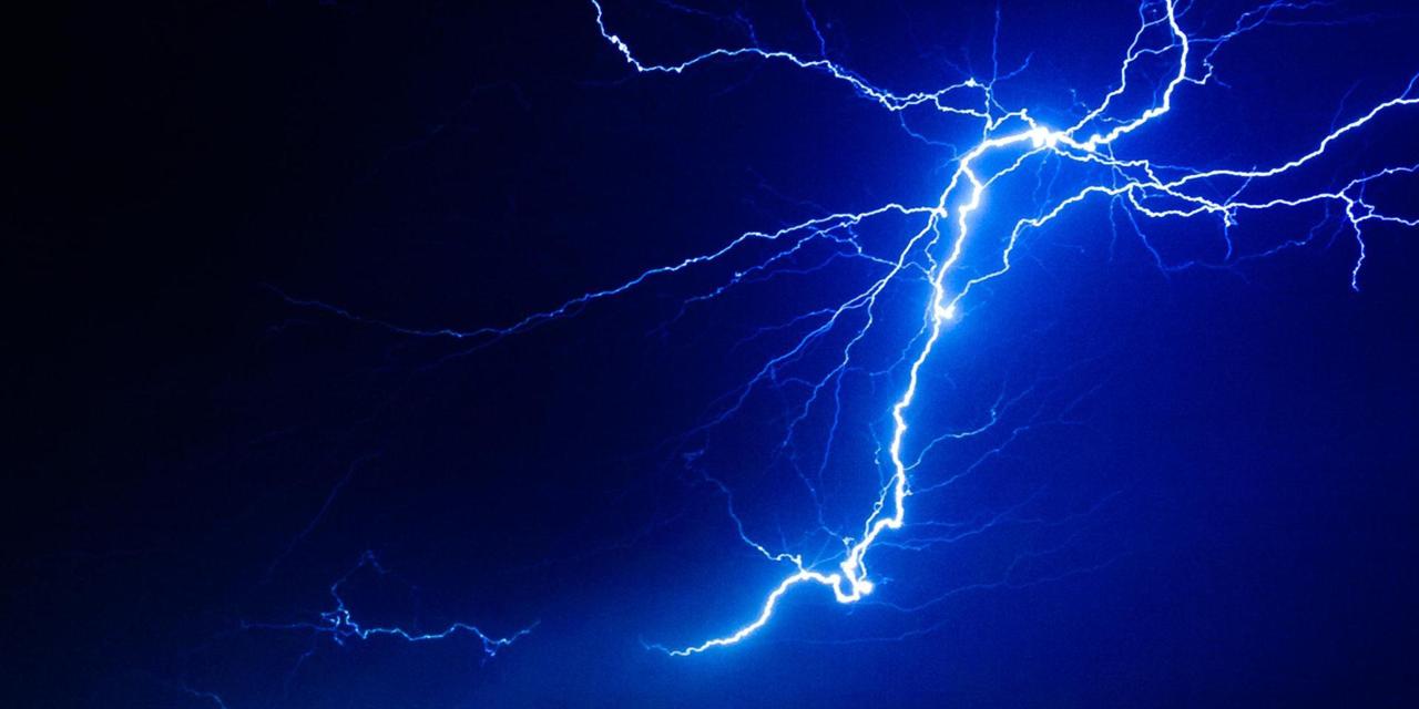 lightning-01.jpg