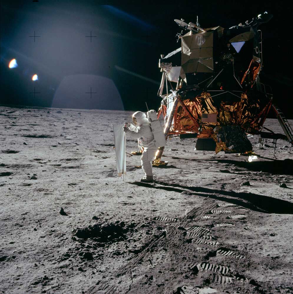 moon-landing-apollo-11-03.jpg