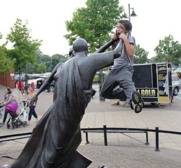 Statues-Hitting-People-01.jpg