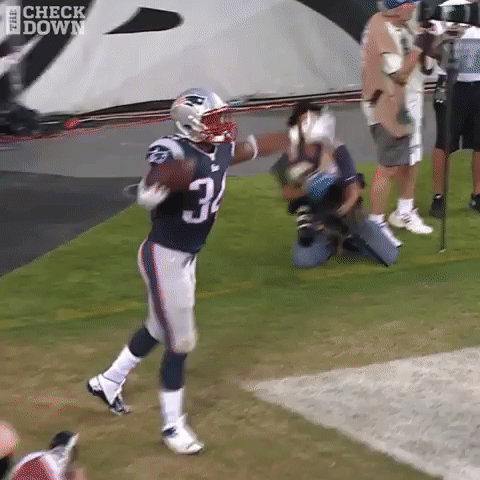 Eagles player claps at the perfect time in order to accidentally catch the ball - Imgur.gif