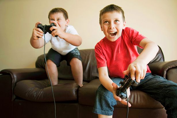 Kids-playing-a-video-game-2.jpg