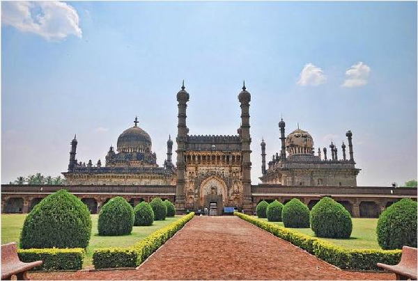 Bijapur Fort.jpg