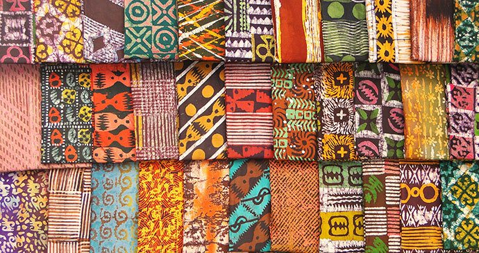 kente_cloth_kumasi_ghana_wikimedia_adam_jones.jpg