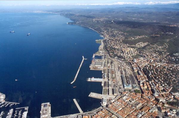 Porttrieste_old.jpg