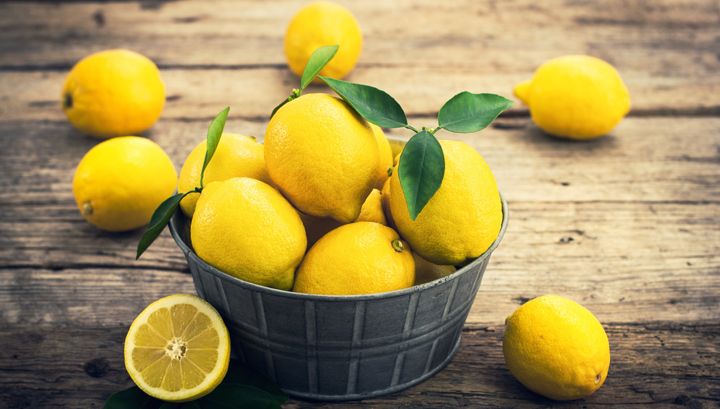 Fresh-lemons-on-the-rustic-tale.jpg