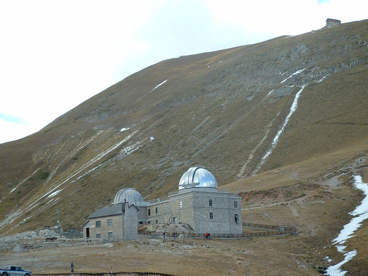 Observatory_of_Campo_Imperatore,_Gran_Sasso.JPG