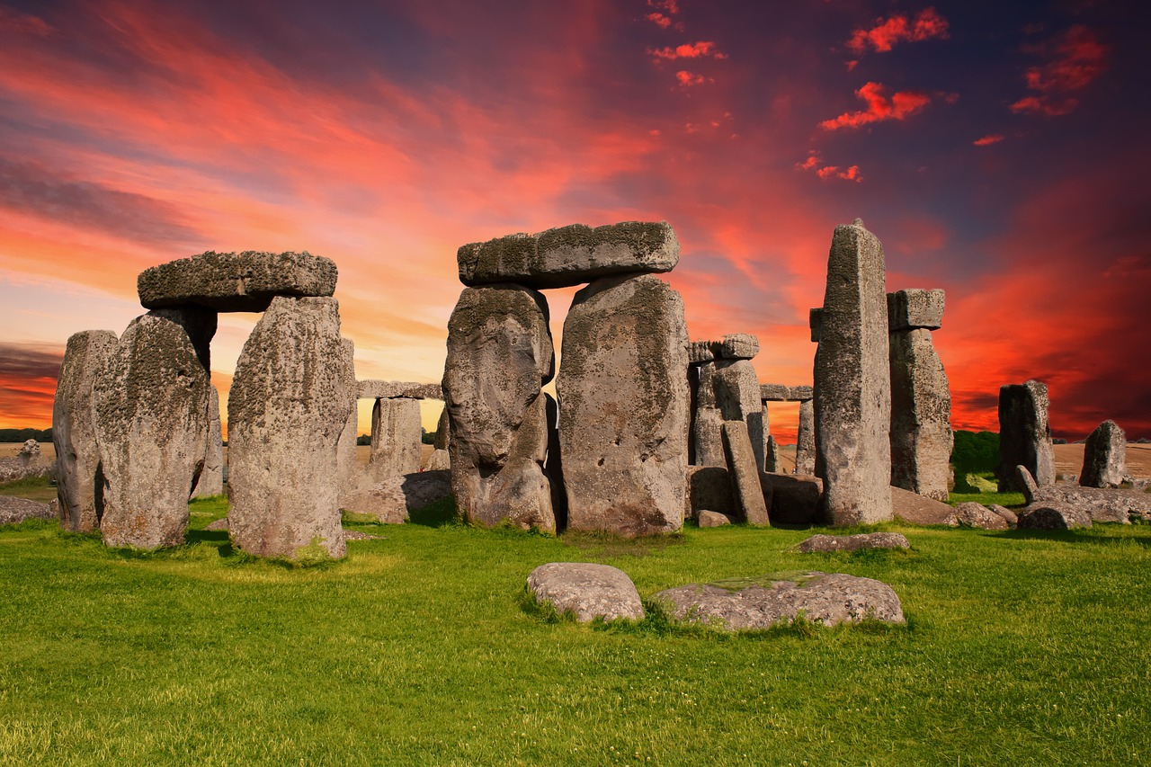 stonehenge-2326750_1280.jpg