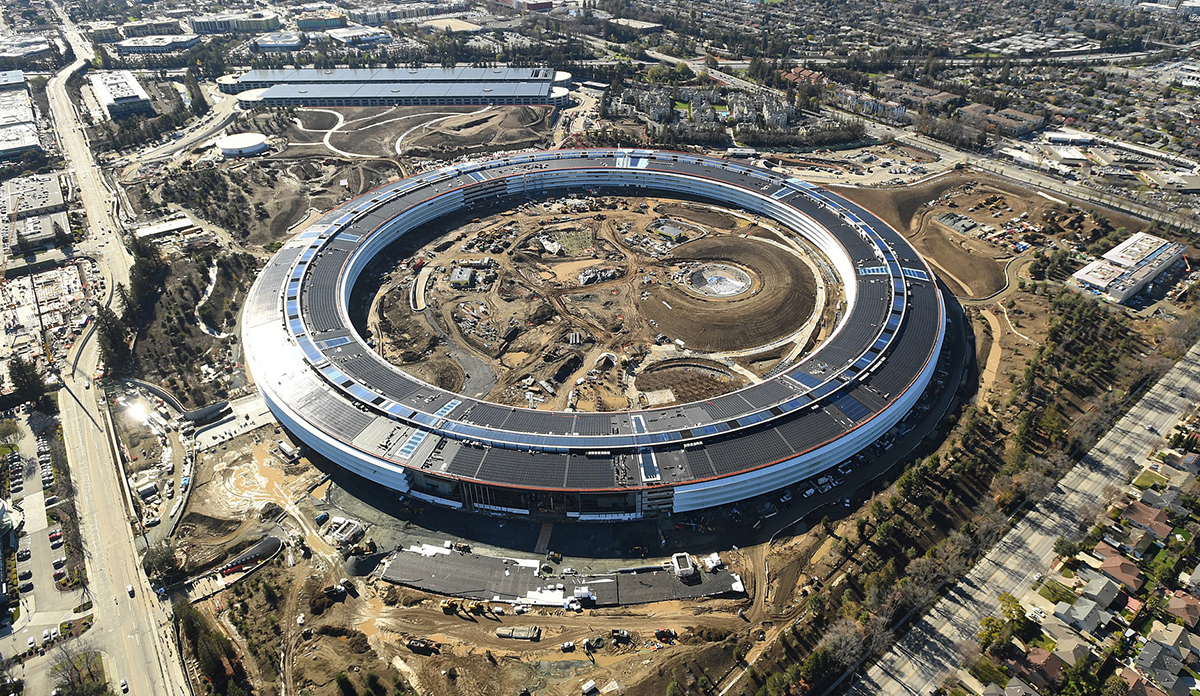 Включи кампус 2. Apple Park в Купертино. Apple Park в Купертино, Калифорния. Кампус Apple в Купертино. Apple Park Норман Фостер.