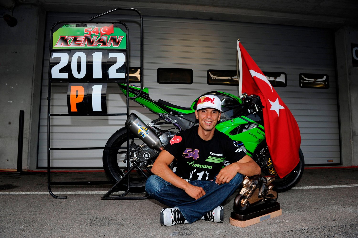kenan-sofuoglu-fim-superbike-champion-2012.jpg