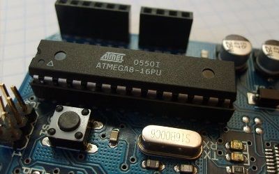 800px-Arduino_avr_atmega8-2.jpg