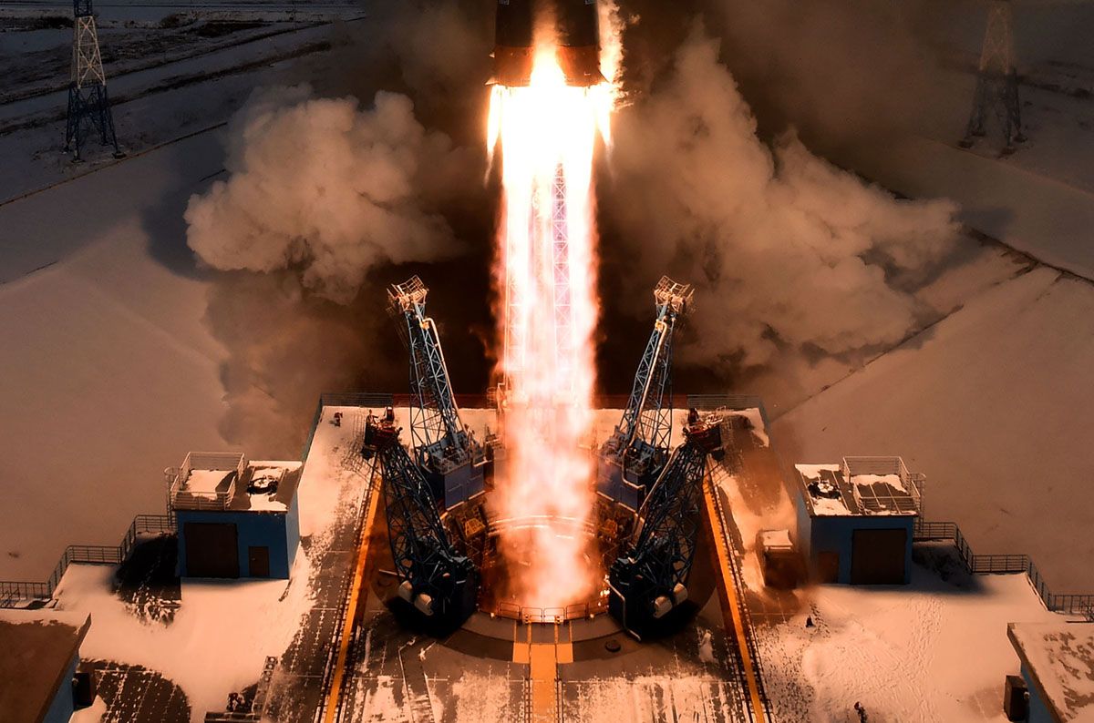 The Soyuz-2 rocket carrying Russia's Meteor-M 2-1 weather satellite.jpg