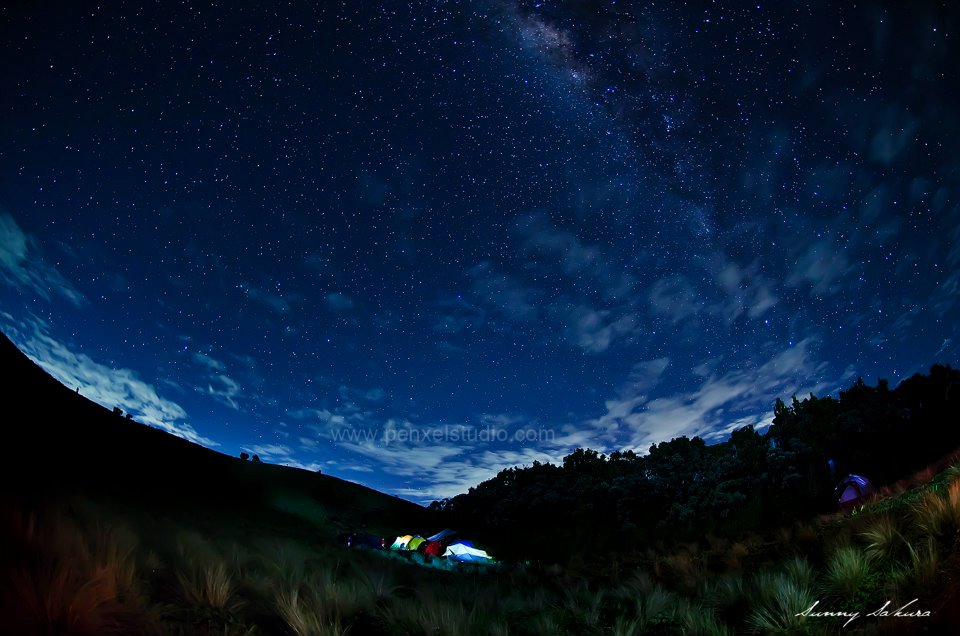 Milkyway at night on Merbabu Mountain.jpg