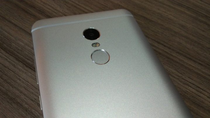 9-Xiaomi-Redmi-Note-4-hands-on-picture.jpg