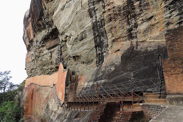 Sigiriya-Mirror-Wall.jpg