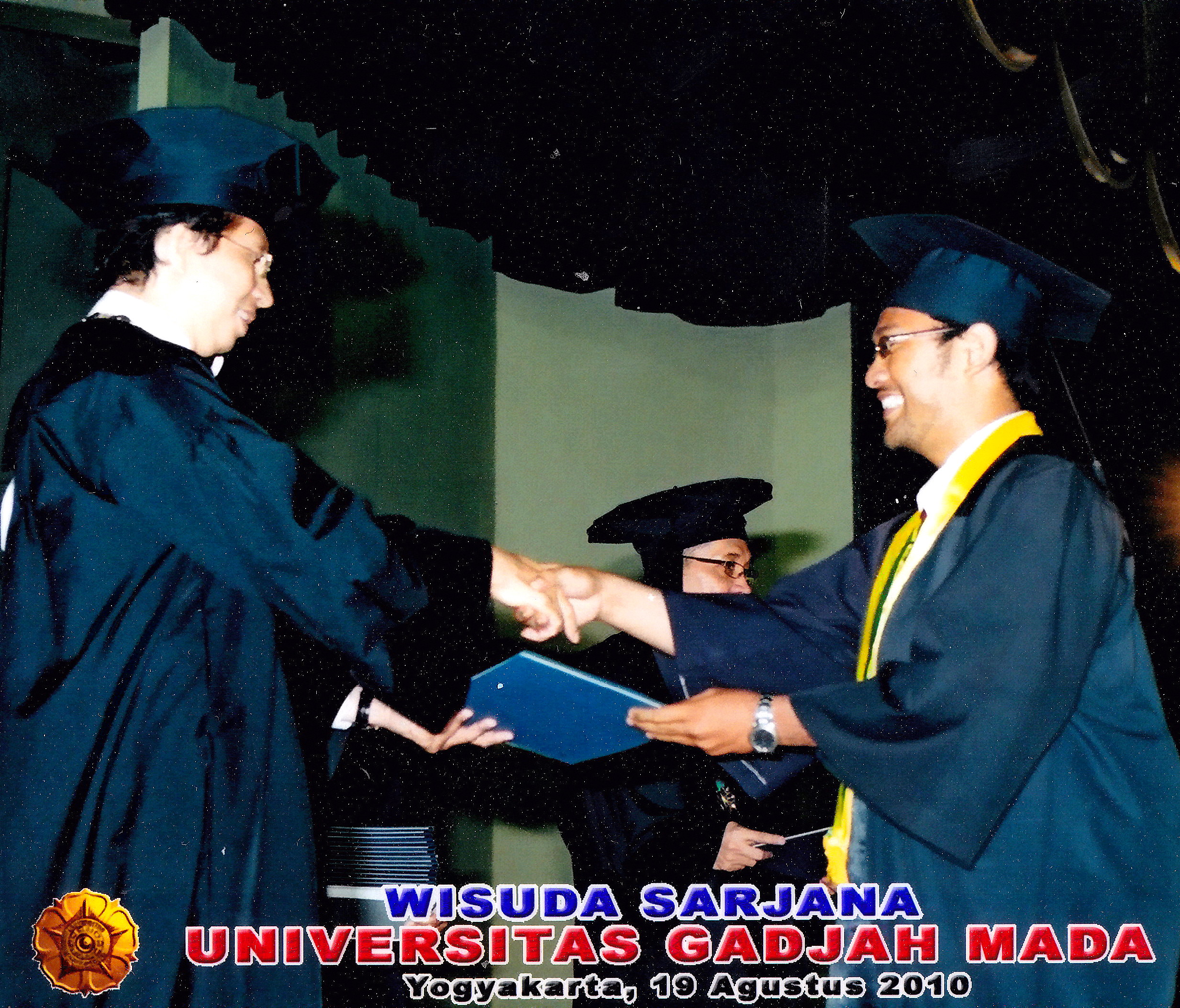 WISUDA SARJANA 1.jpg