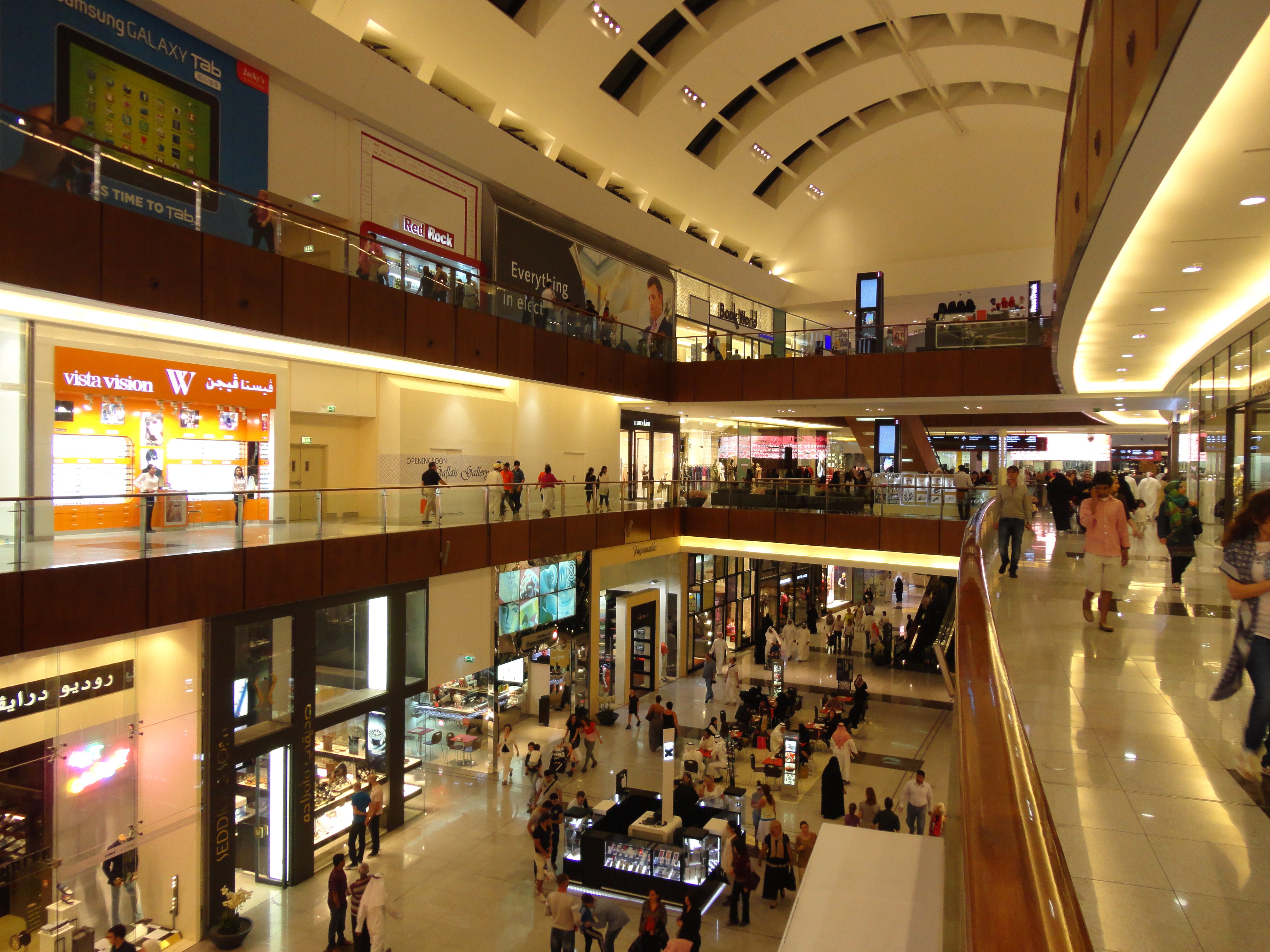 Dubai_mall_indoor.jpg