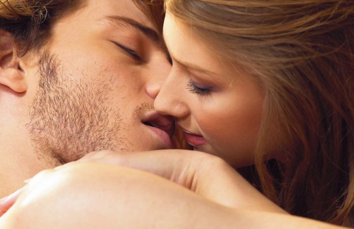 Psychologists reveal why we kiss with our eyes closed.jpg