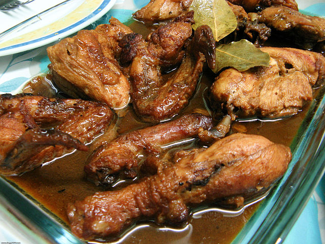 640px-Chicken_adobo.jpg