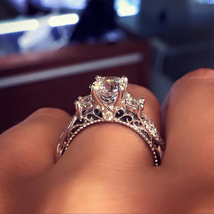 af207d498eeea4dbbe9e9b0886ebda2b--engagement-ring-settings-engagement-ideas.jpg