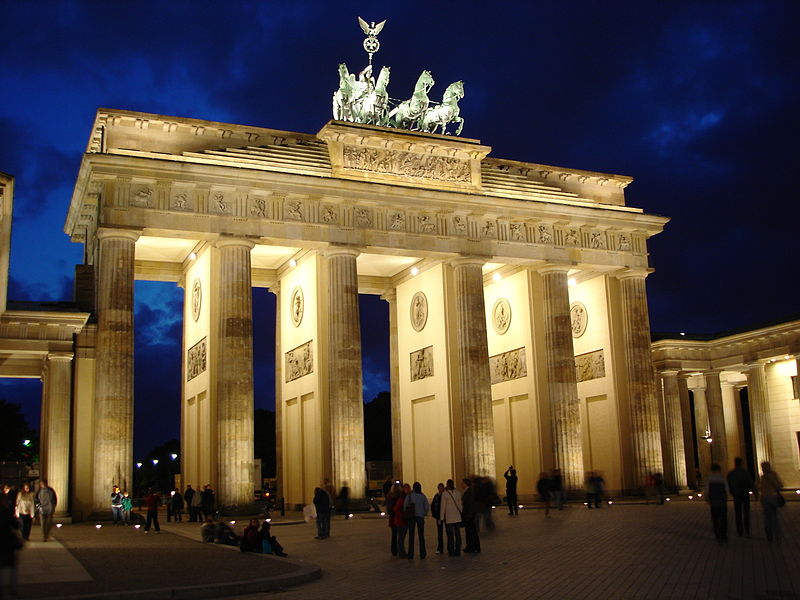 800px-Brandenburger_Tor_Nachts.JPG