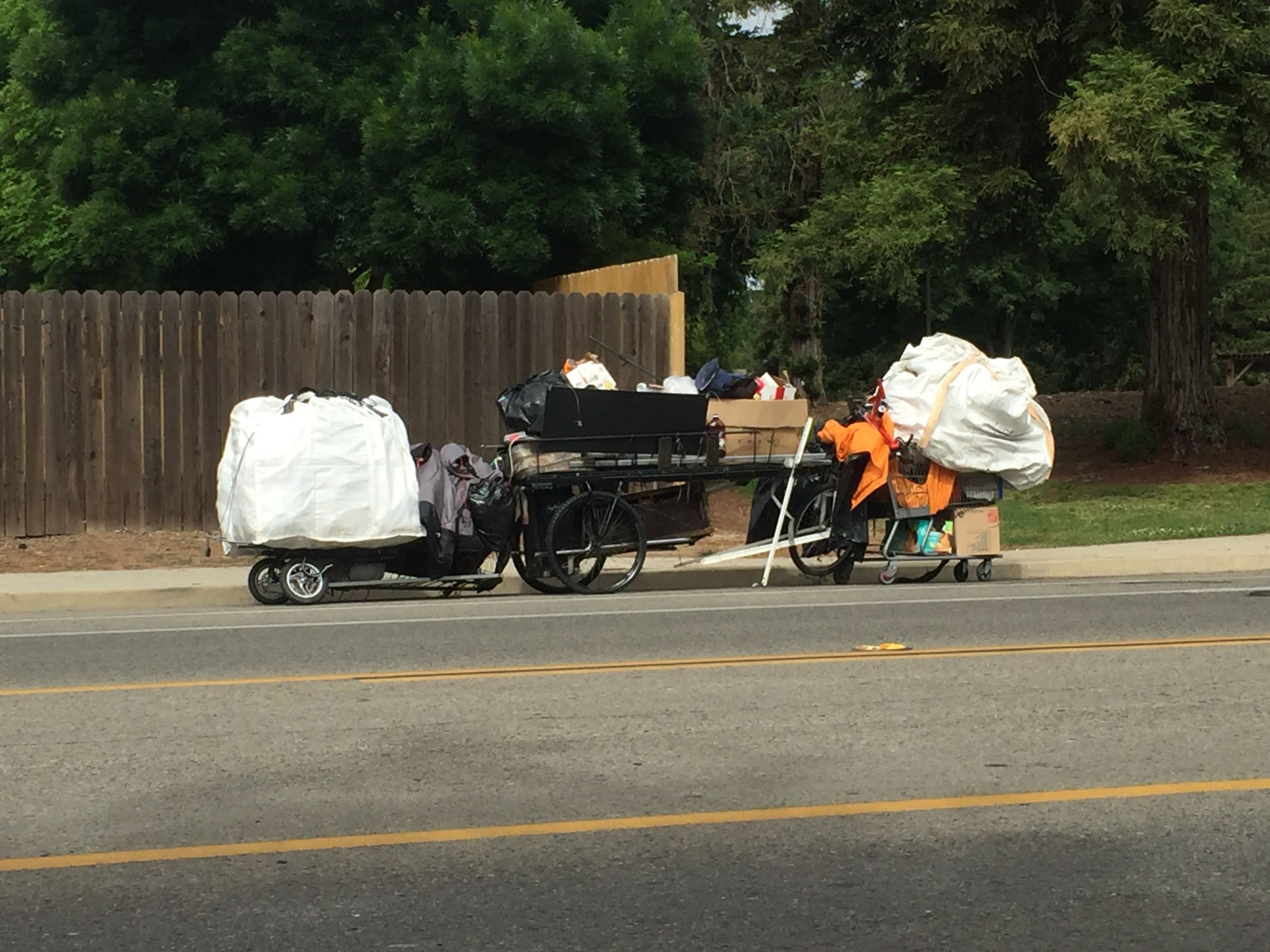 Tripletow homeless Mobile home on a main road in Visalia California