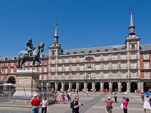 300px-Felipe_III_-_Casa_de_la_Panadería_-_Plaza_Mayor_de_Madrid_-_01.jpg