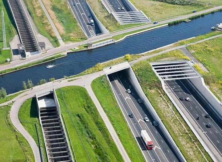 Amazing-Underwater-highway.jpg