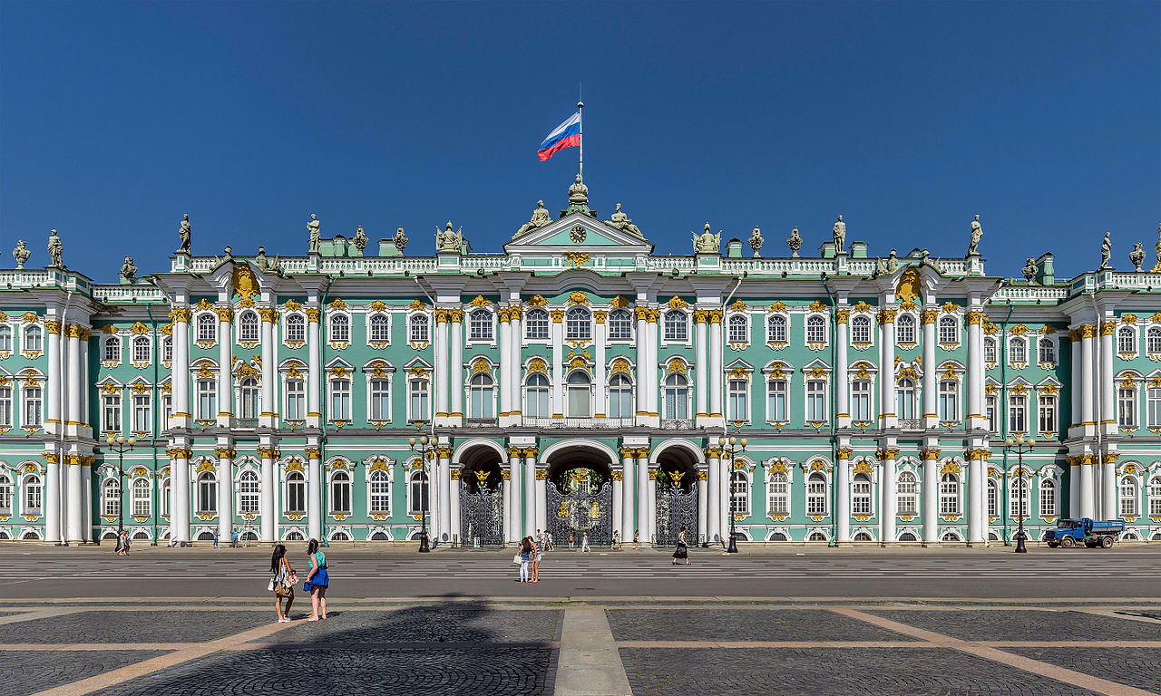 Дворцовая_площадь_в_Петербурге,_центральная_часть_южного_фасада_Зимнего_дворца.jpg