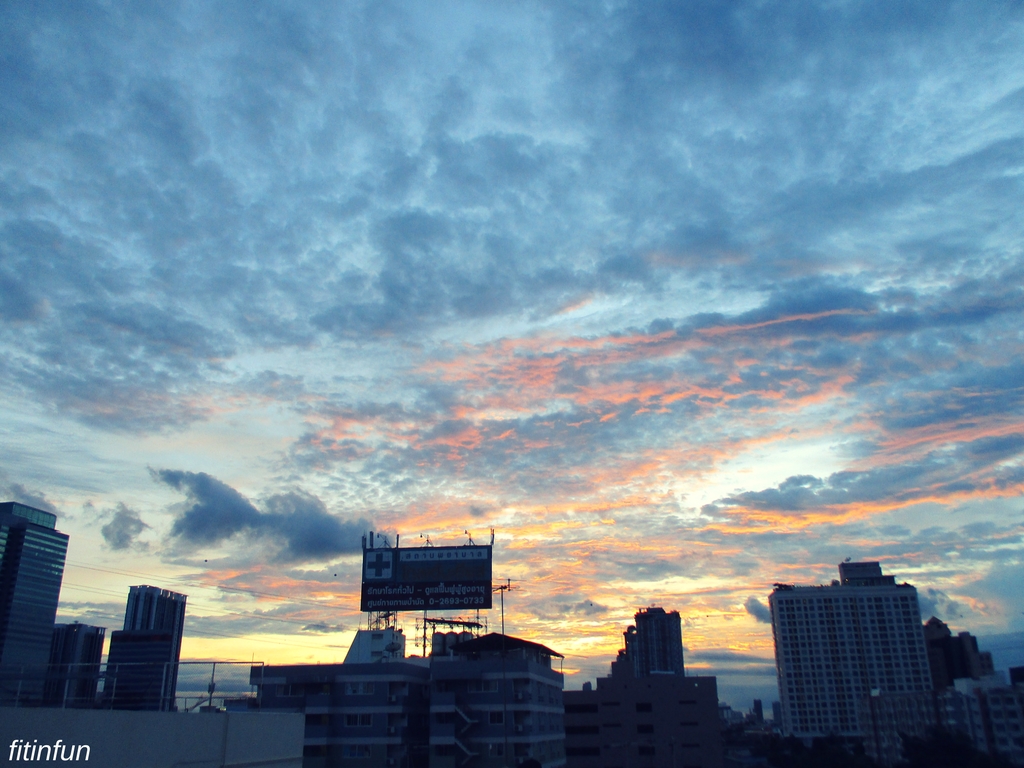 Bangkok Thailand friday sky blue sunset fitinfun.jpg