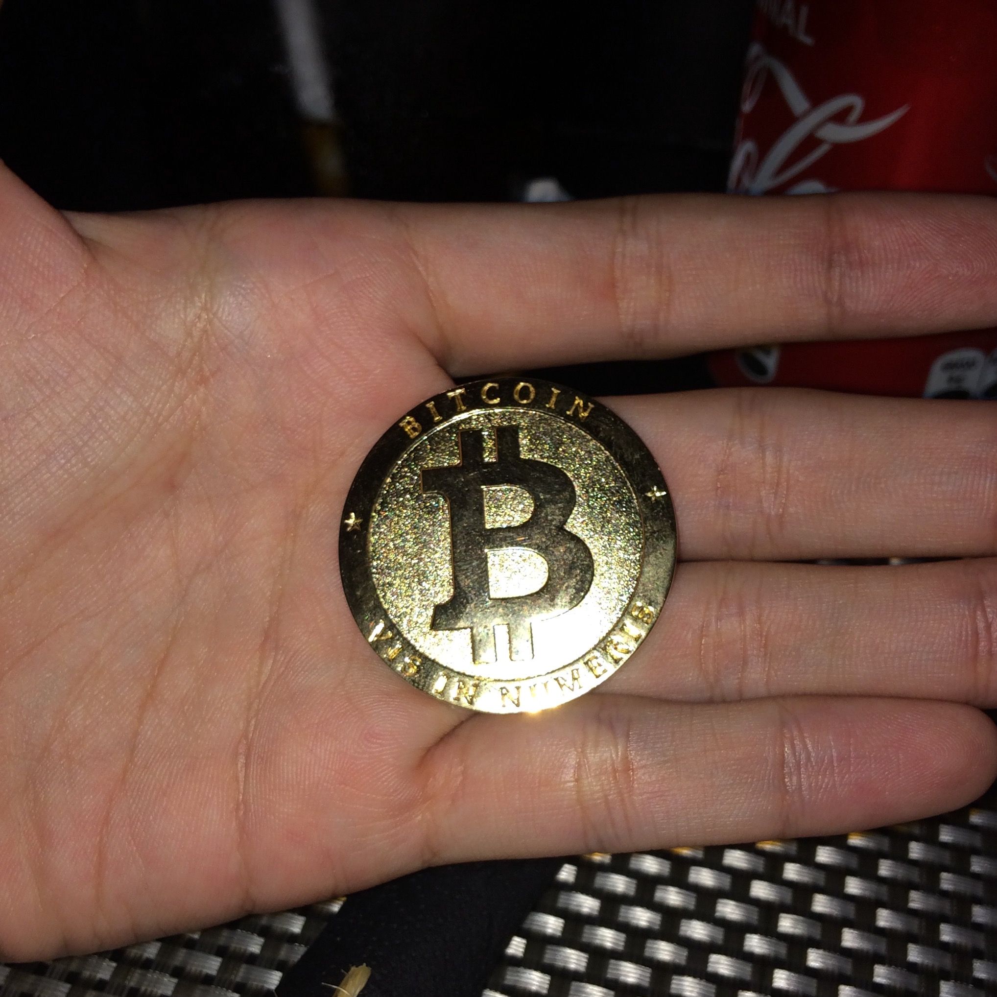 Una moneda de Bitcoin Física — Steemit