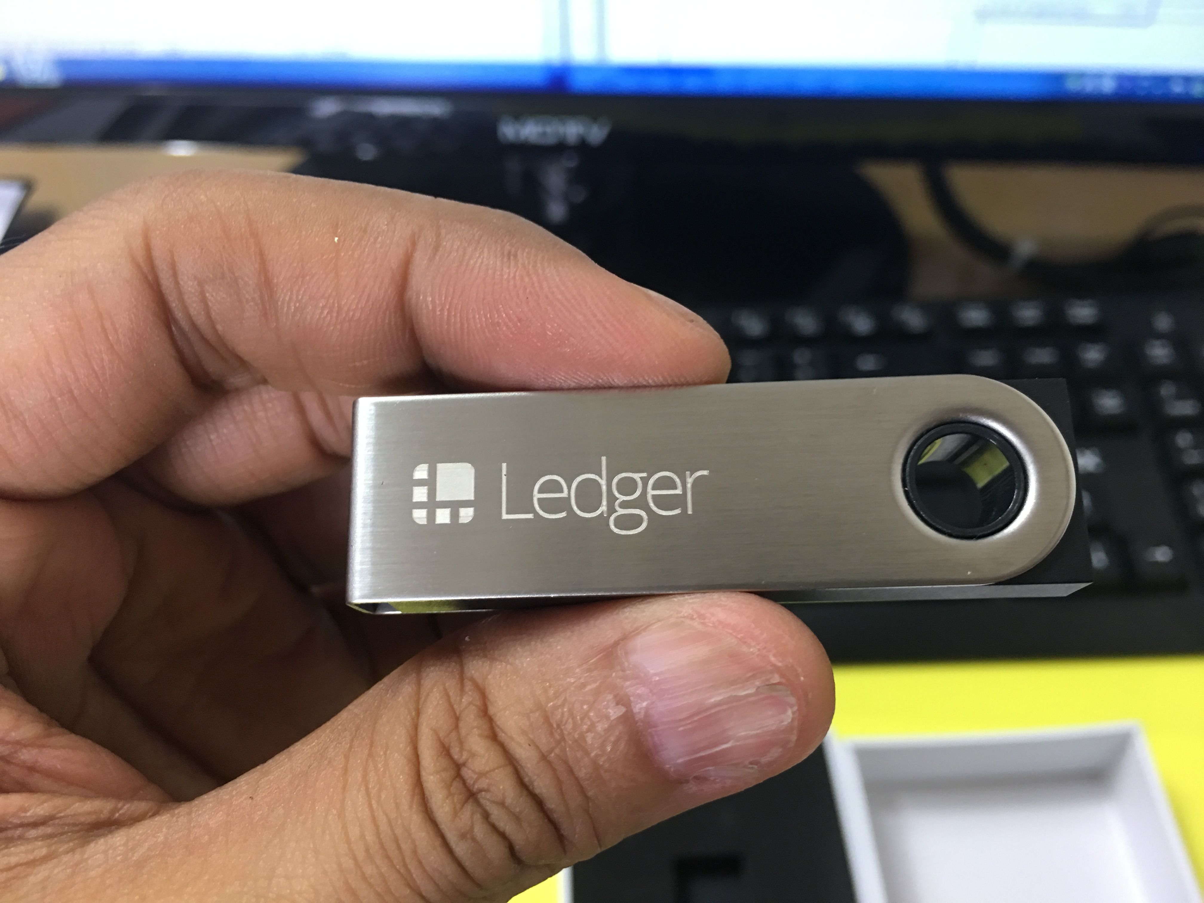 드디어 도착!! (Ledger Nano S)