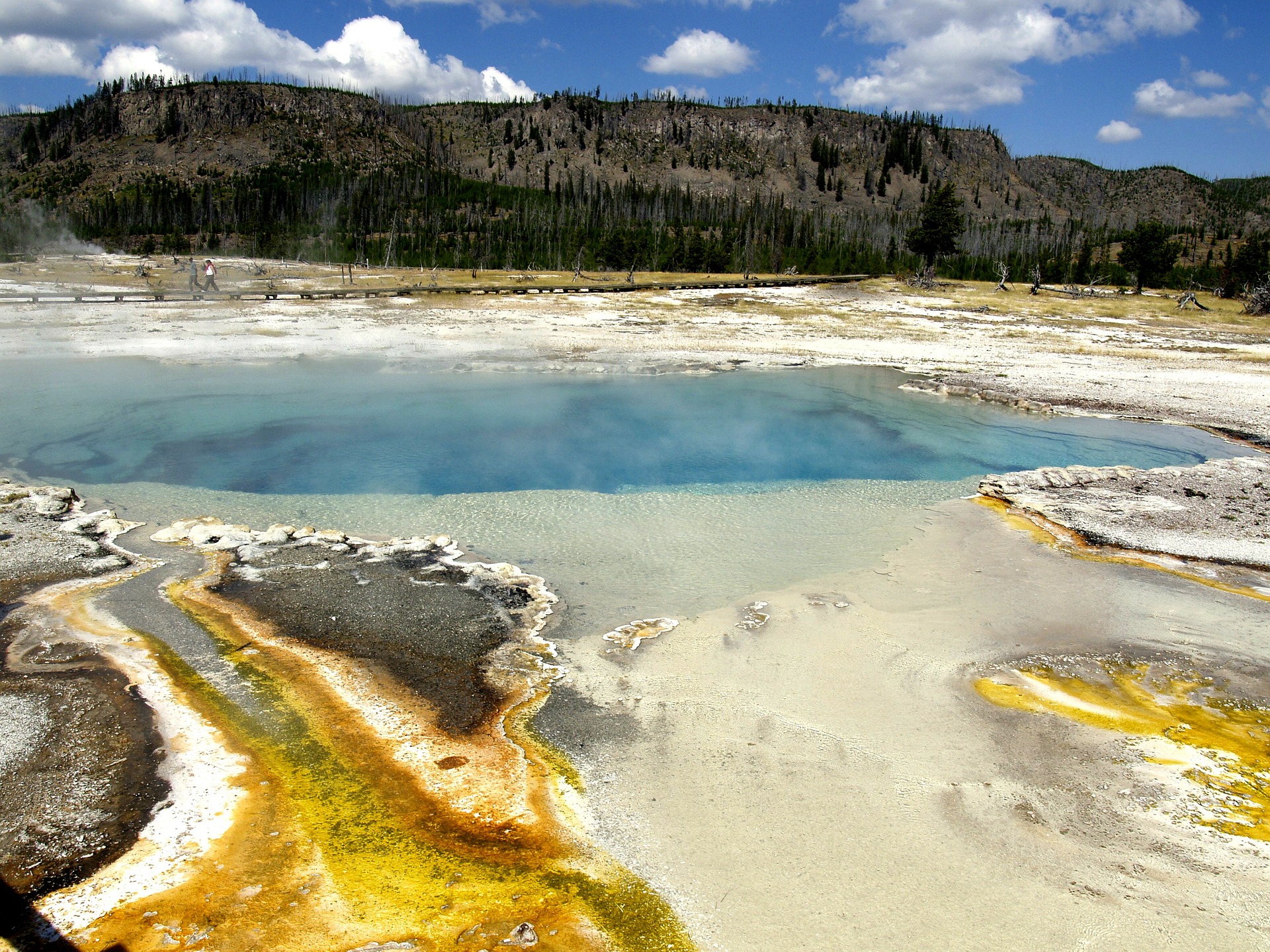 yellowstone-national-park-64219_1920.jpg