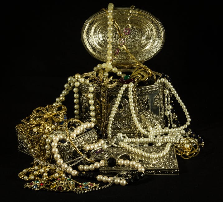 treasure-jewels-pearls-gold-53482.jpg