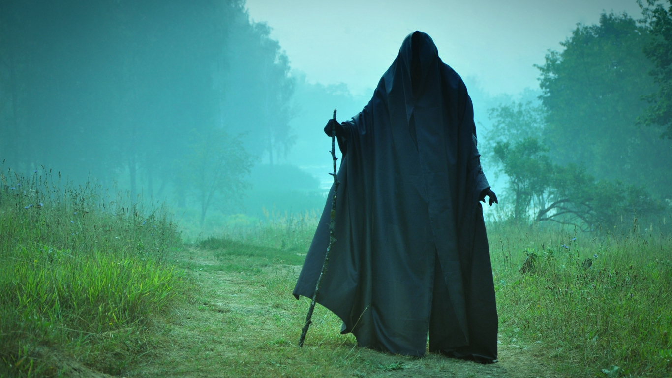 man_field_cloak_pilgrim_black_scary_7423_1366x768.jpg